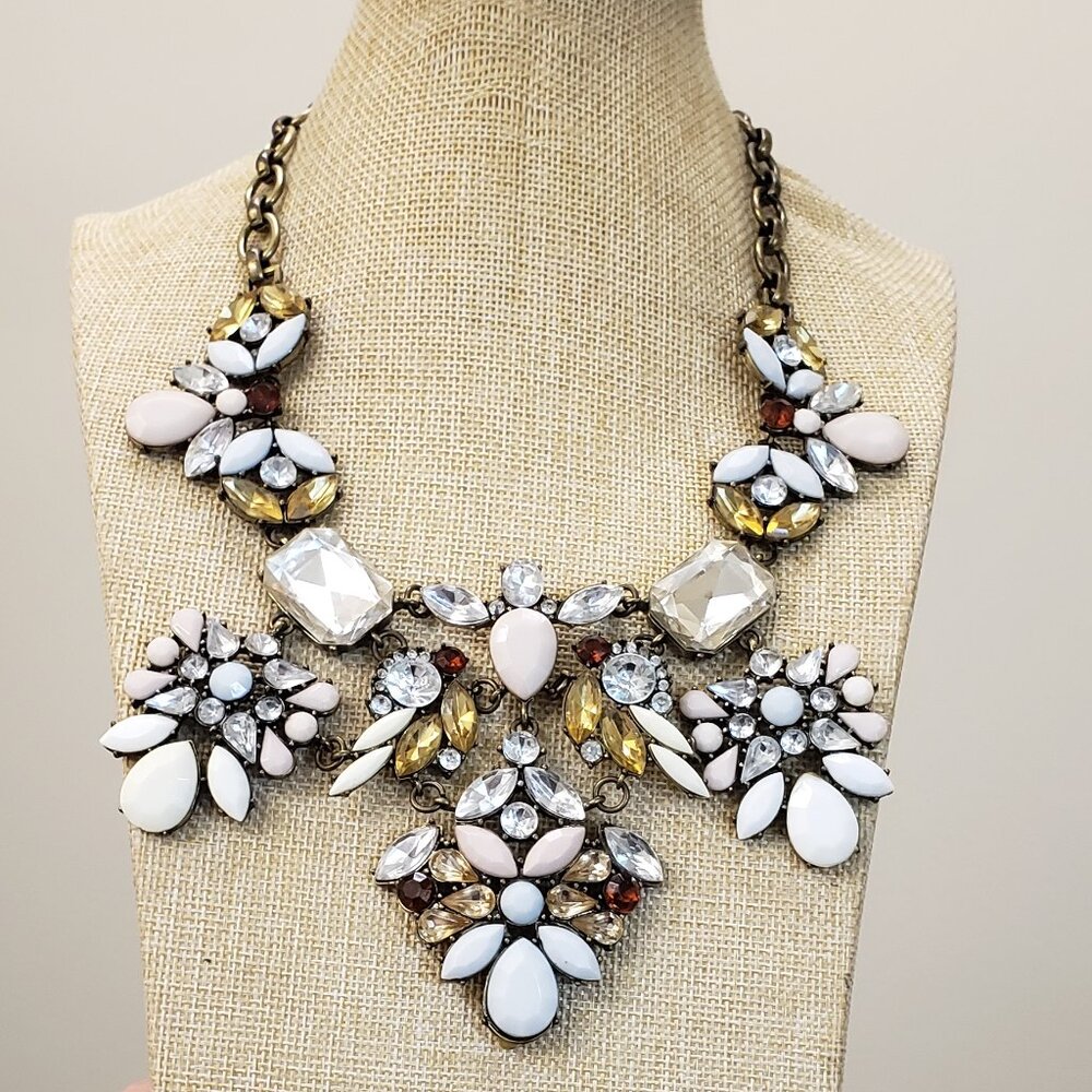 Vintage, luxe glass crystal brass tone jeweled bib statement necklace - Picture 1 of 16